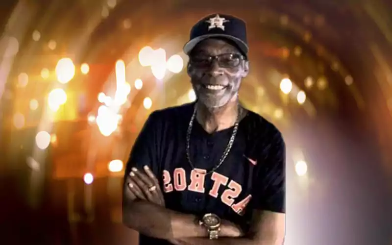 Gale Evans hosts Monday Night Jam